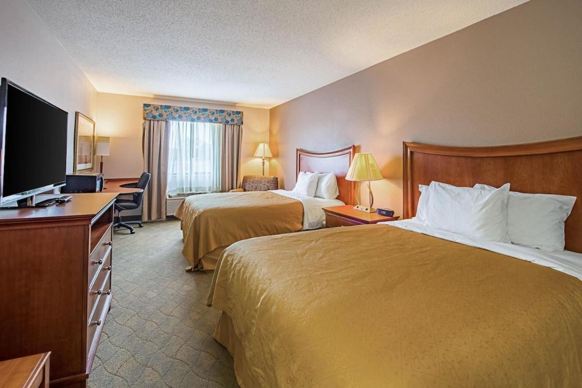 Royal Inn Suites Huntington Екстериор снимка