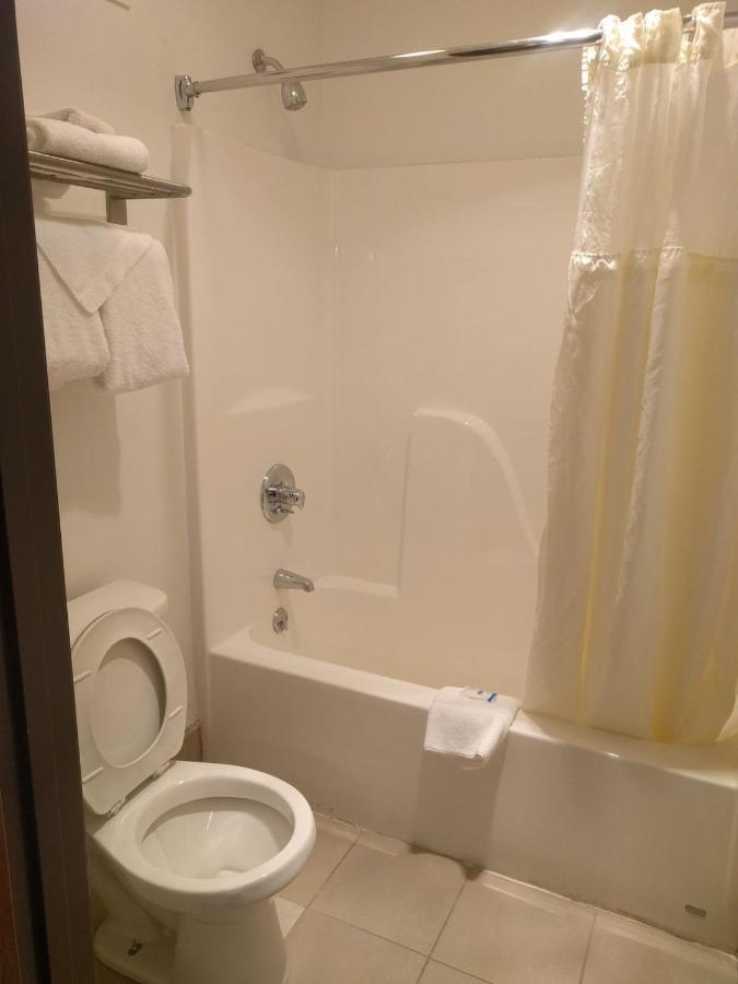 Royal Inn Suites Huntington Екстериор снимка
